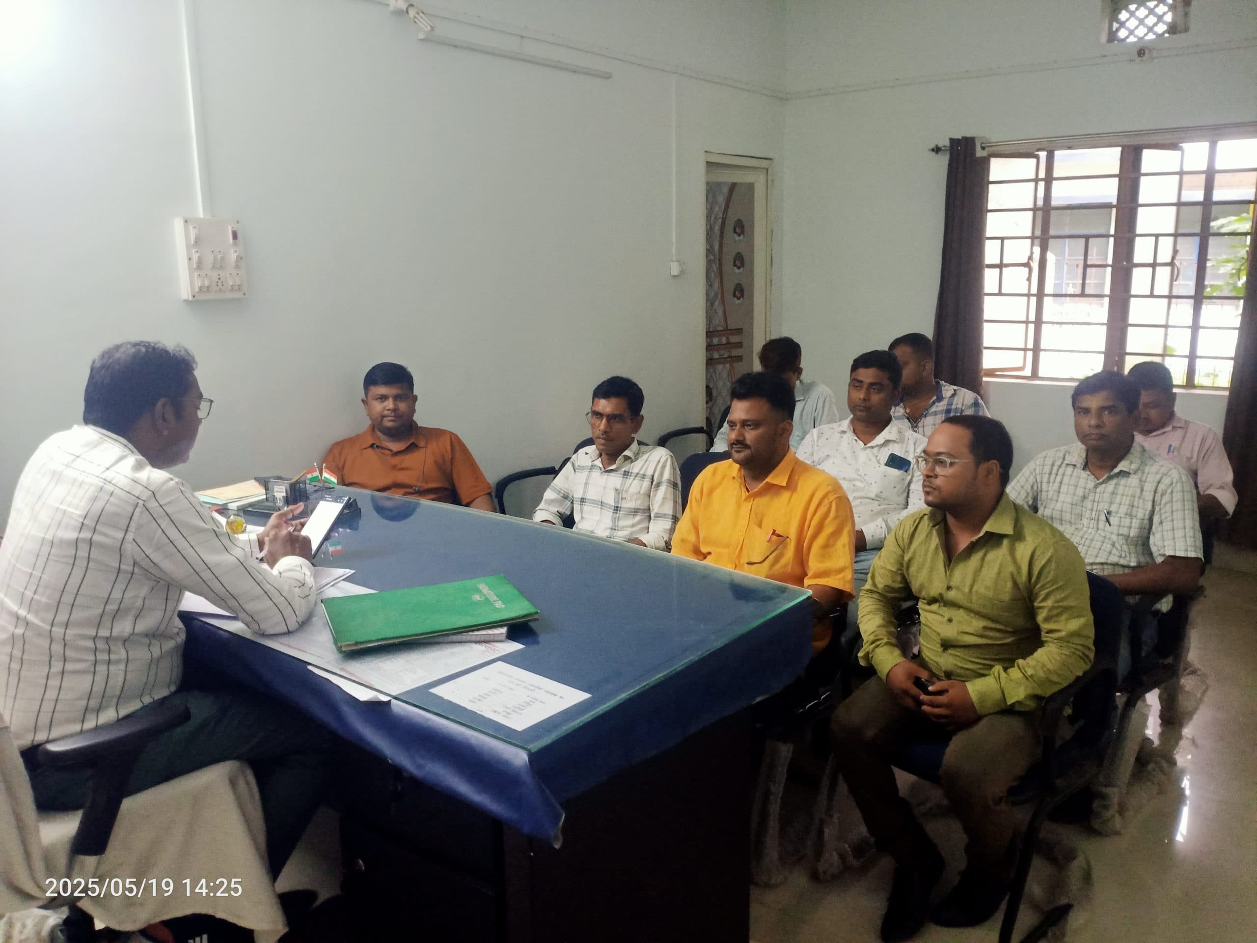 मनरेगा से संचालित योजनाओं की कार्यक्रम पदाधिकारी ने की समीक्षा