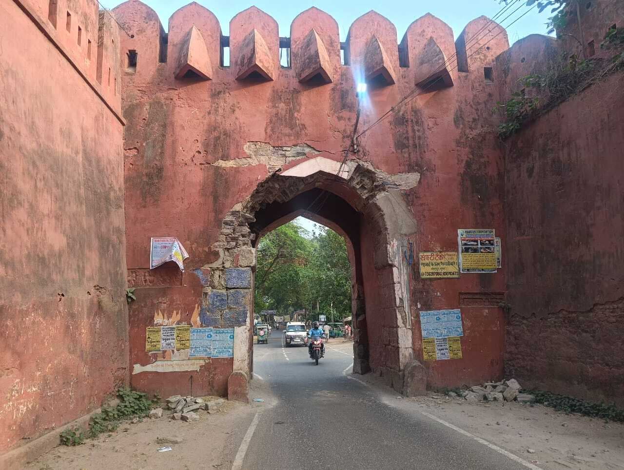 मुंगेर के आन-बान-शान का प्रतिक किला पर मंडरा रहा संकट, ध्वस्त हो रहा दक्षिणी द्वार