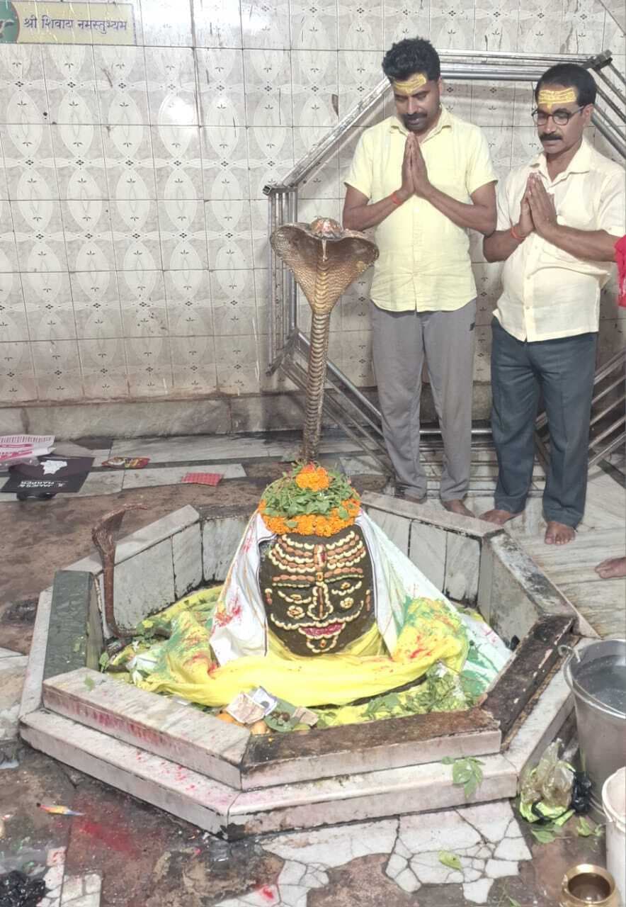 बाबा मटेश्वरधाम में पहली बार हुआ महाकाल स्वरूप में भव्य श्रृंगार पूजन