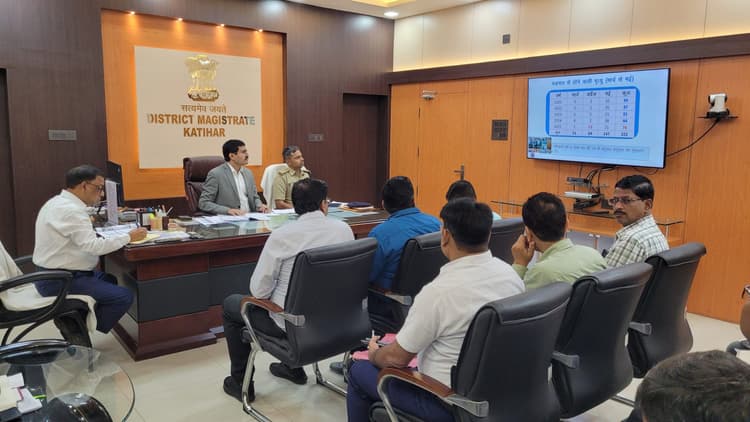 बाढ़ व सुखाड़ को लेकर सभी जरूरी तैयारियां 31 मई तक सुनिश्चित करें: सीएम