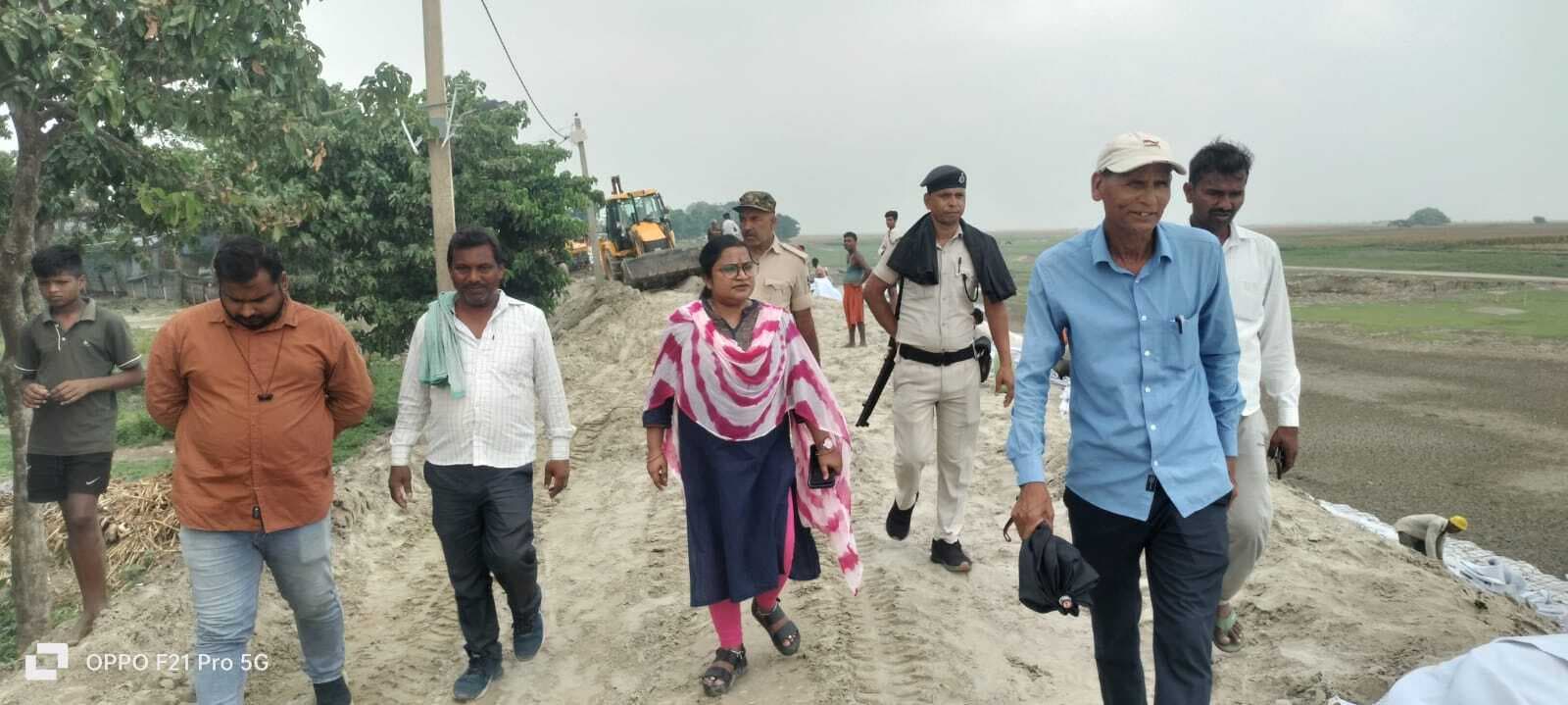 सीओ ने नदी के तट का कटाव खतरे का किया निरीक्षण