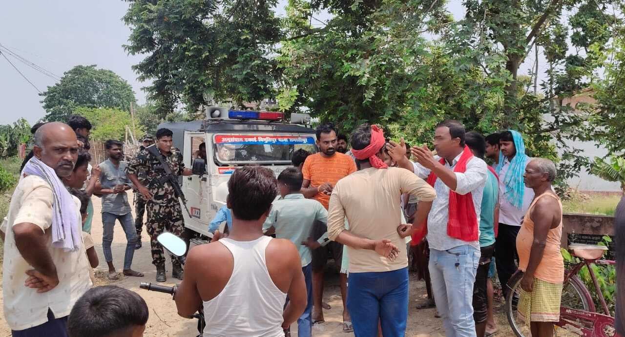 Samastipur News:आक्रोशित ग्रामीणों ने लाइनमैन को बनाया बंधक