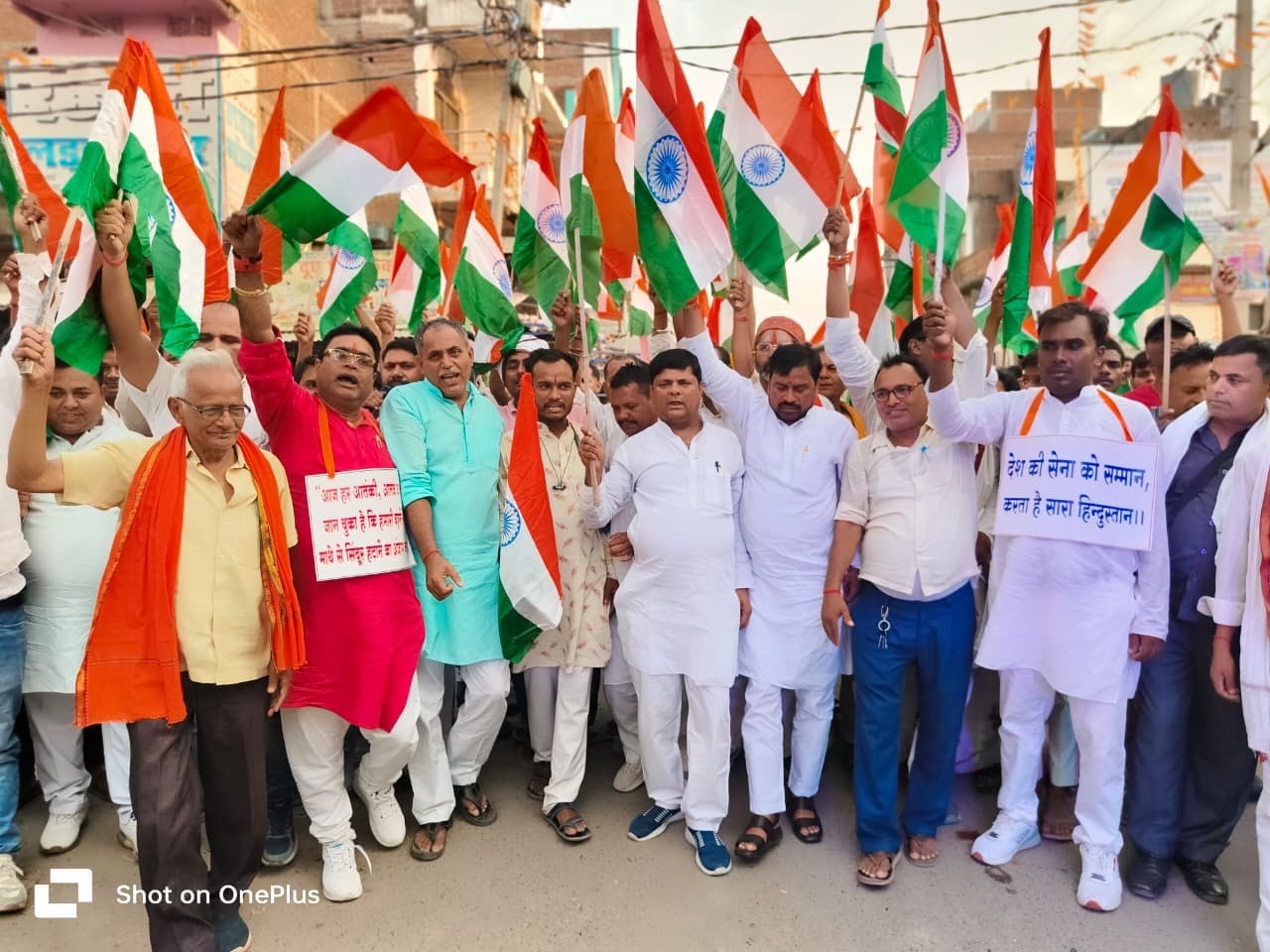 भाजपा नेताओं ने निकाली तिरंगा यात्रा