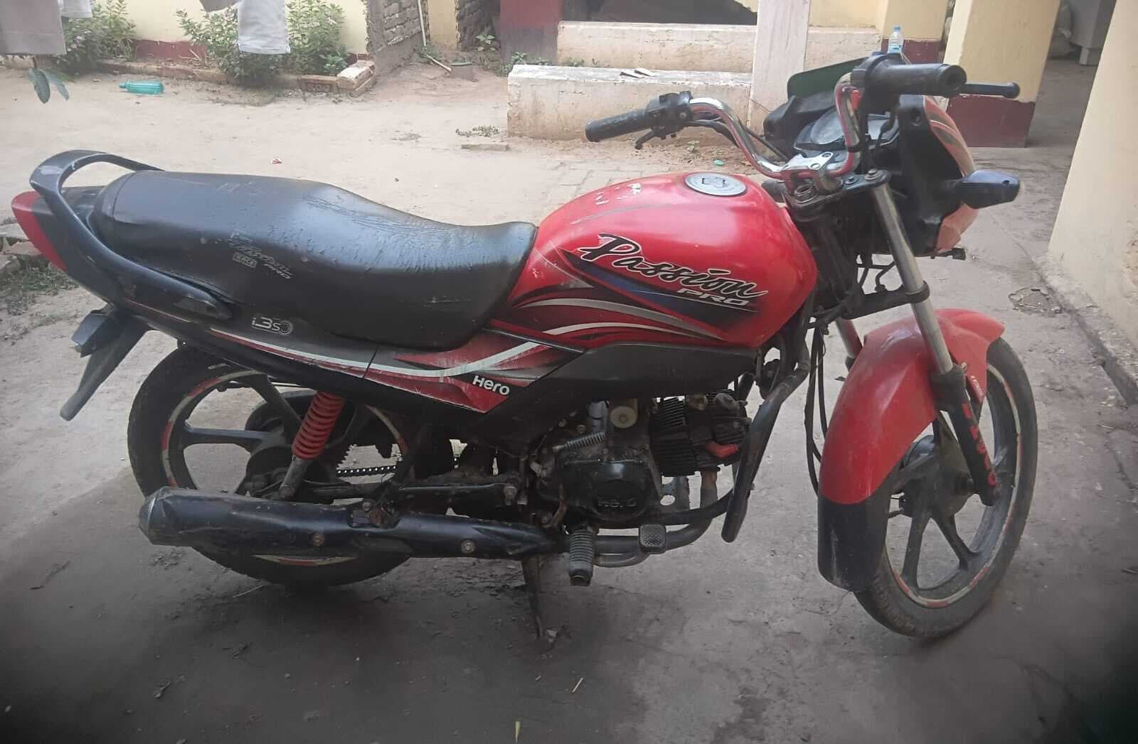 हेमजापुर पुलिस ने की चोरी की मोटरसाइकिल बरामद, युवक गिरफ्तार