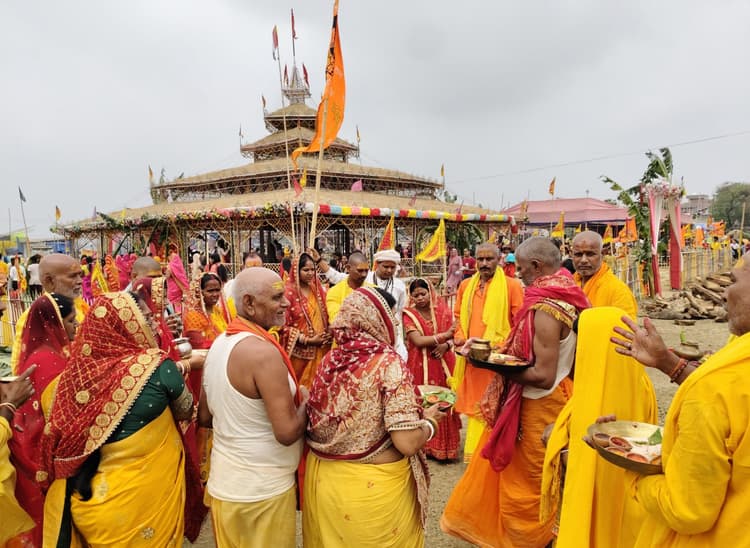 अश्वमेघ व पुत्रकामेष्ठि यज्ञ कराने के बाद राजा दशरथ को पुत्र रत्न की हुई प्राप्ति : साध्वी प्रियंका