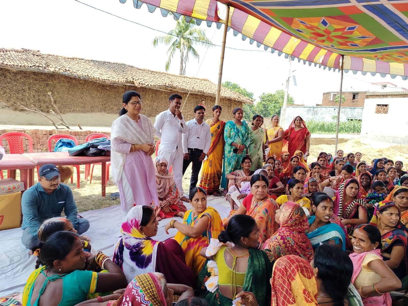 महिला संवाद में योजनाओं की दी जानकारी