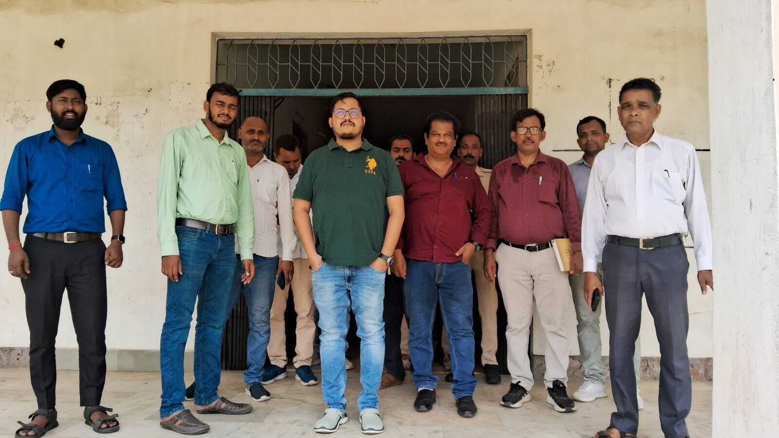 बीडीओ ने किया सरकारी भवनों की भौतिक स्थिति का निरीक्षण