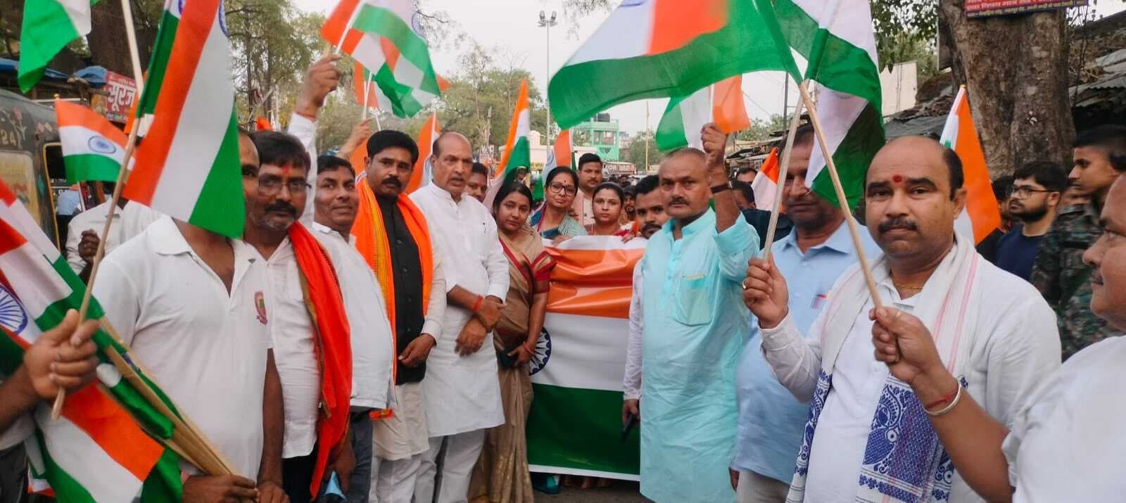 देश भक्ति के गीतों से गूंजता रहा वातारण