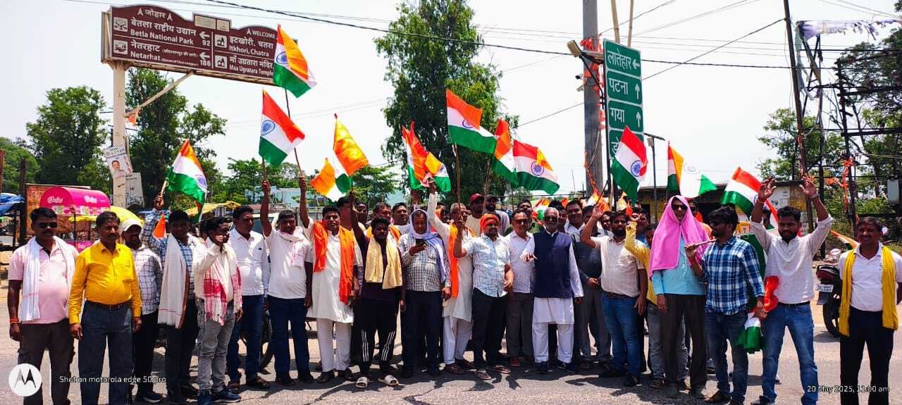 नागरिक मंच के बैनरतले निकली तिरंगा यात्रा