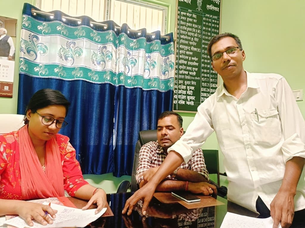 जलमीनार से ग्रामीणों को नहीं मिल पा रहा है पानी, बीडीओ को दिया आवेदन