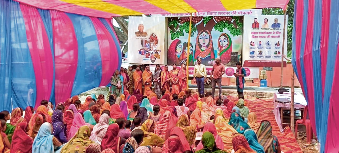 Saran News : महिला जन संवाद कार्यक्रम में महिलाओं ने गृह उद्योग खोलने व जन समस्याओं को निदान करने की मांग