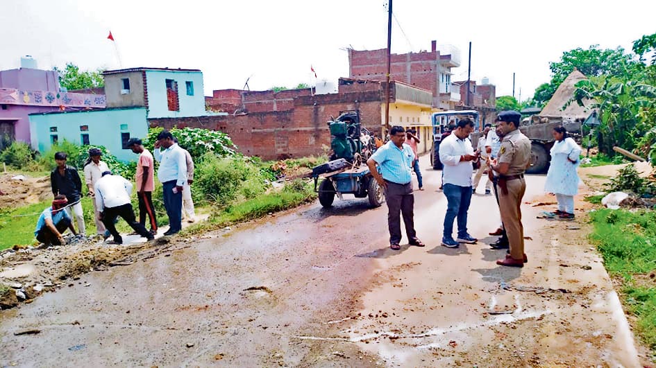 भारी पुलिस बल की मौजूदगी में अवरुद्ध नाले को कराया गया अतिक्रमण मुक्त