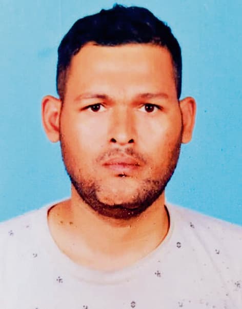 Saran News : अनियंत्रित स्कूटी बिजली पोल में टकरायी, युवक की मौत