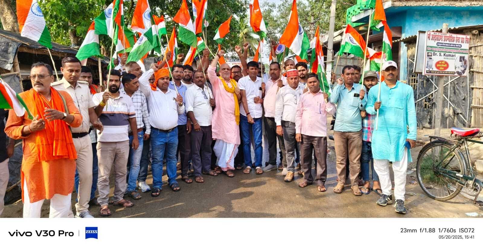 Madhubani News : भाजपा कार्यकर्ताओं ने निकाली तिरंगा यात्रा