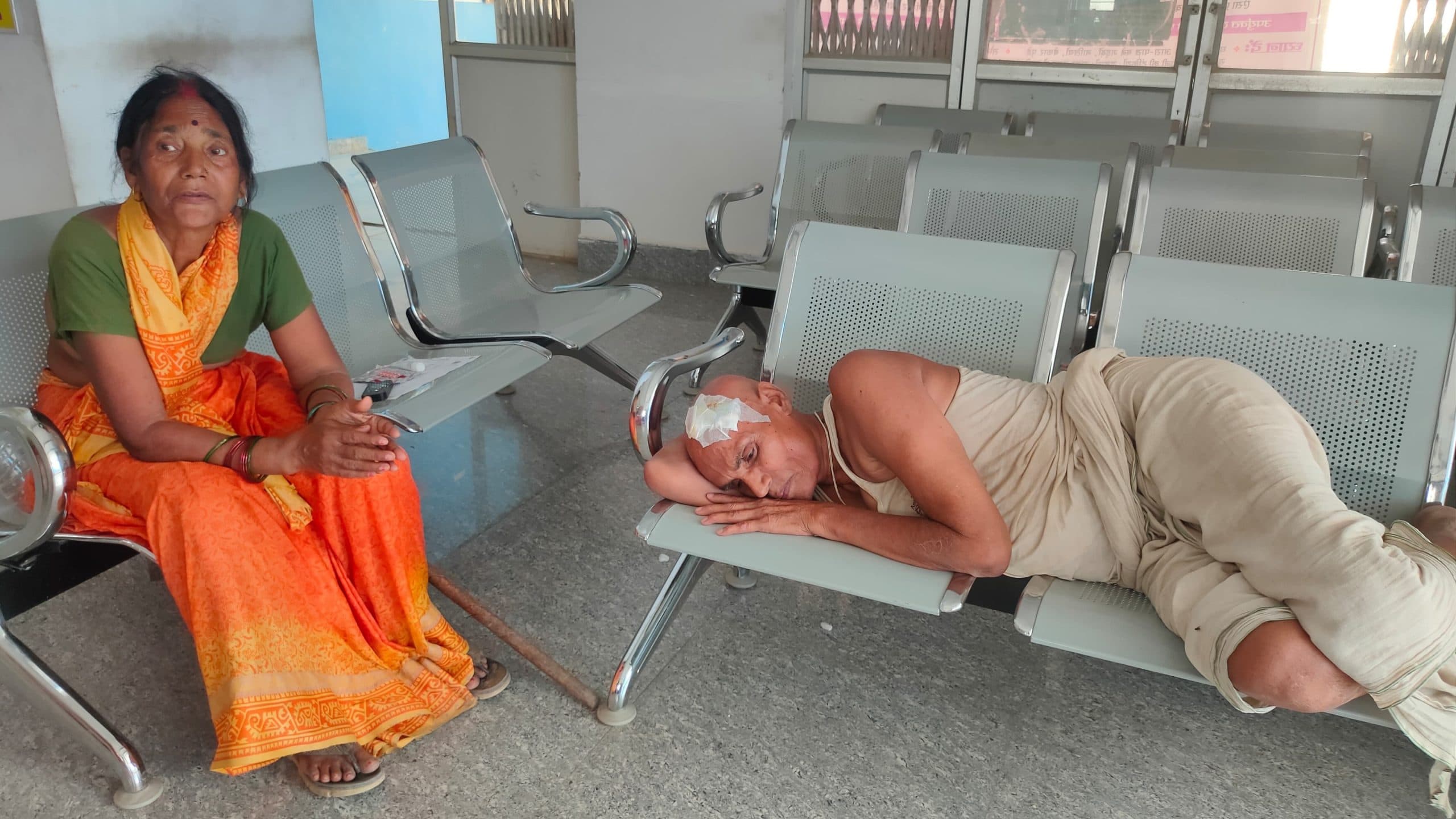 दिव्यांग वृद्ध के साथ किया मारपीट, अस्पताल में भर्ती