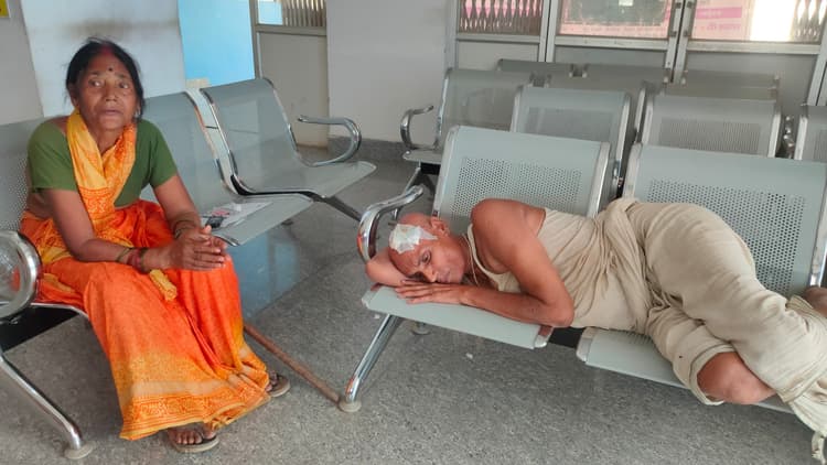 दिव्यांग वृद्ध के साथ किया मारपीट, अस्पताल में भर्ती