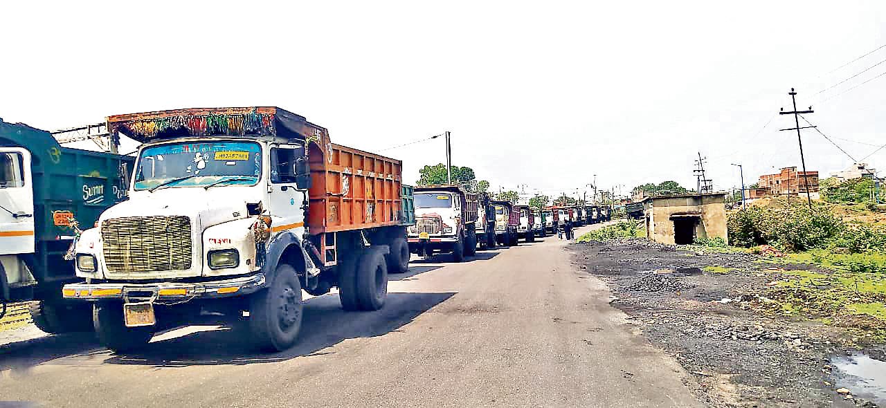 Ramgarh Accident News : मालगाड़ी की चपेट में आने से सीसीएल कर्मी की मौत