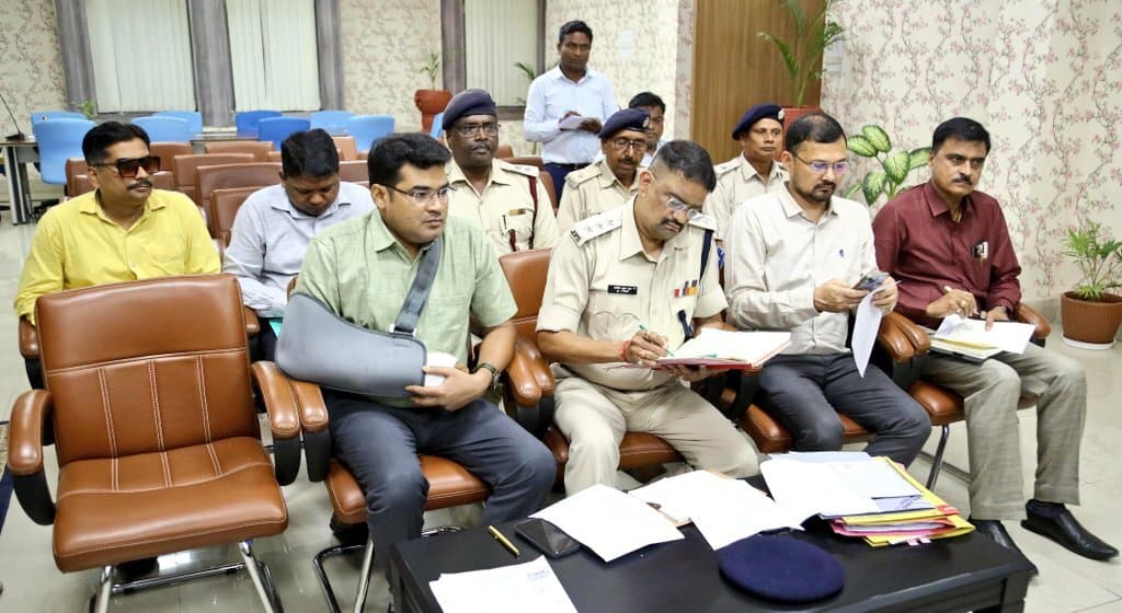 Bokaro News : अग्नि सुरक्षा का अनुपालन नहीं करनेवालों पर होगी कार्रवाई : डीसी