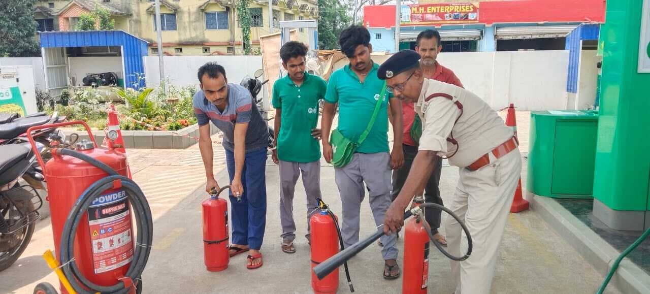 मॉक ड्रिल कर आग से बचाव की दी जानकारी