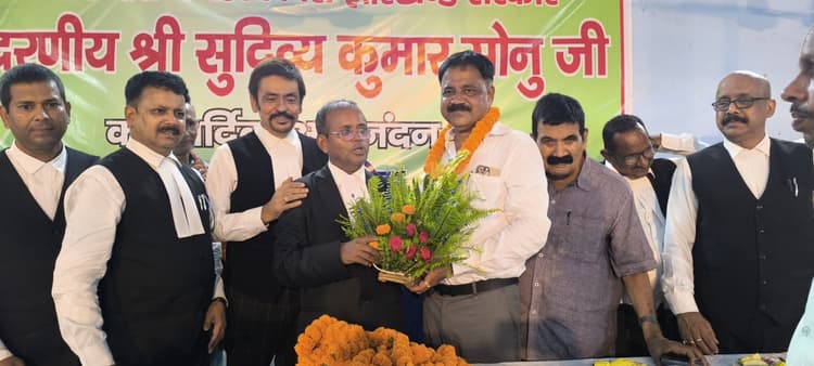 Giridih News : अधिवक्ताओं के कल्याण के लिए सरकार ने लागू की स्वास्थ्य बीमा योजना : सुदिव्य