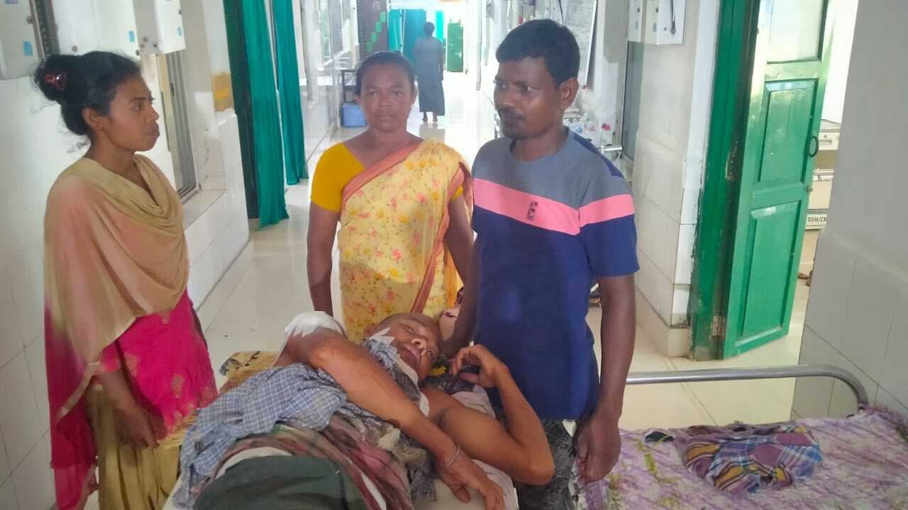 टोकलो में पत्नी ने पति पर धारदार हथियार से किया हमला, गंभीर