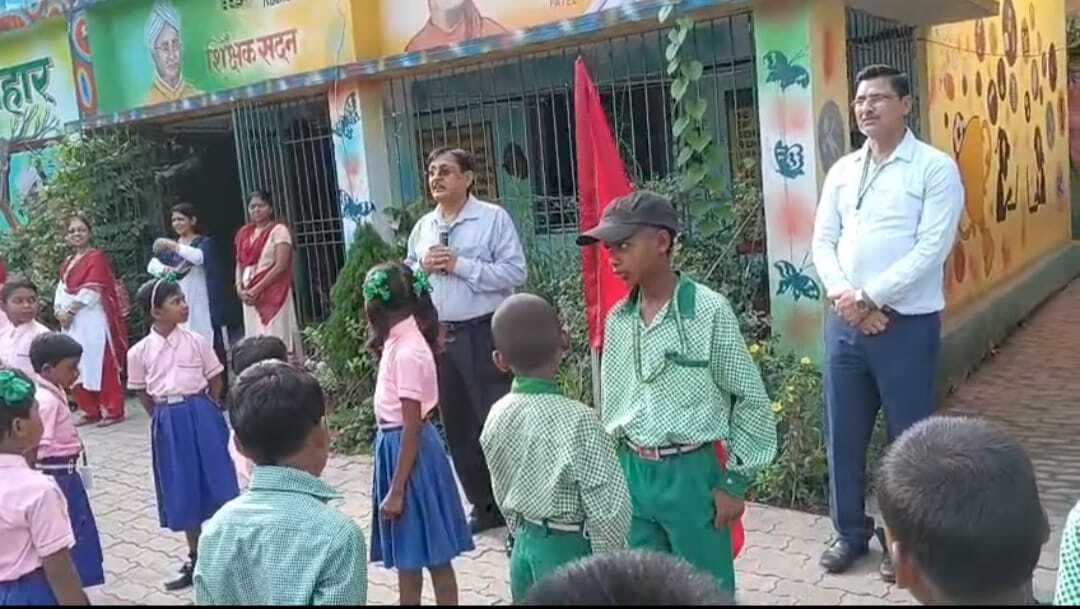 Chaibasa News : विद्यार्थी मेहतन करें, सफलता मिलेगी : शिक्षा उपनिदेशक