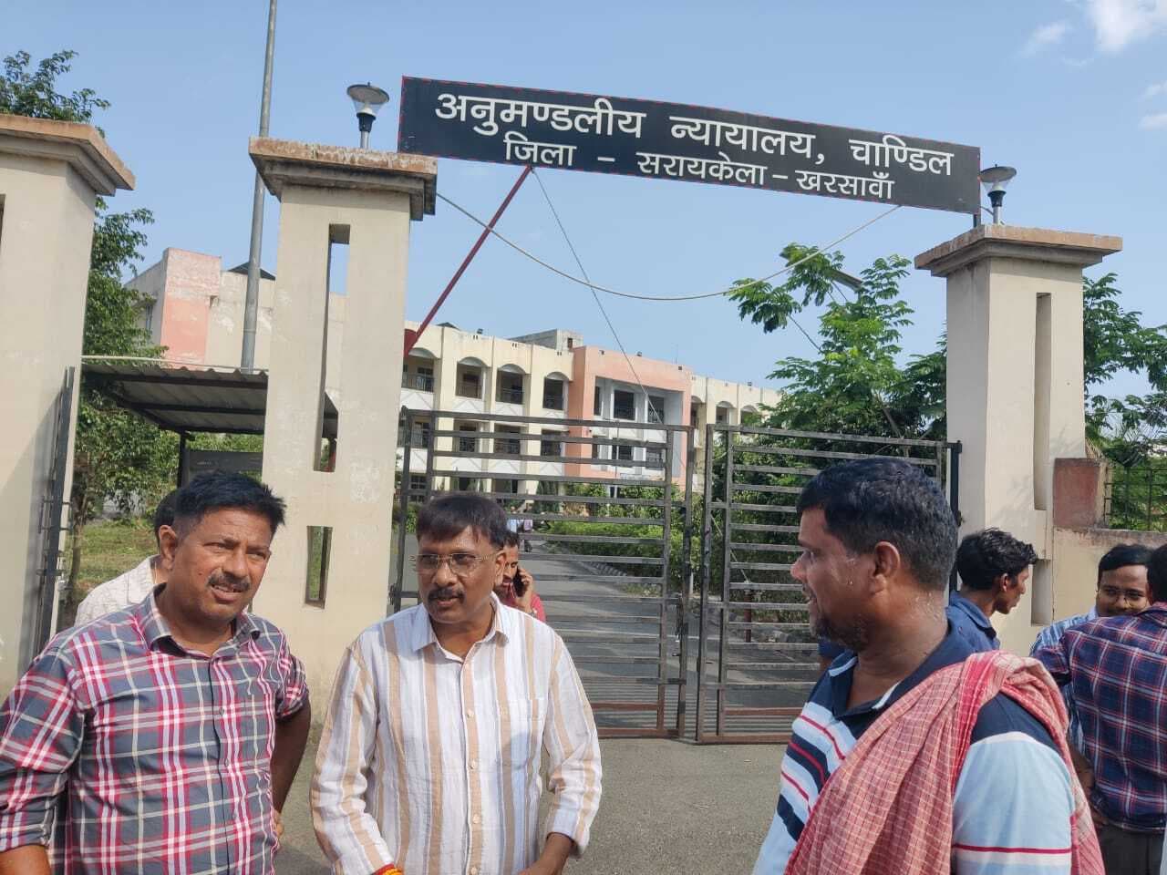 Seraikela News : आजसू नेता हरेलाल महतो समेत नौ बरी