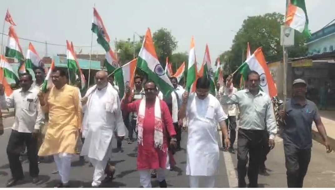 Dhanbad News: टुंडी में भाजपा ने निकाली तिरंगा यात्रा