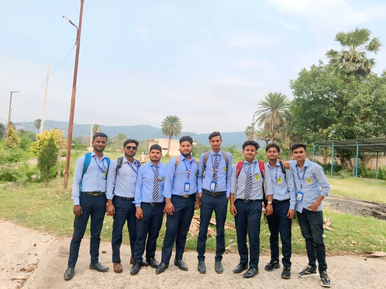 Giridih News : 16 छात्रों का टीएम रेल इंफ्रा प्रालि में चयन