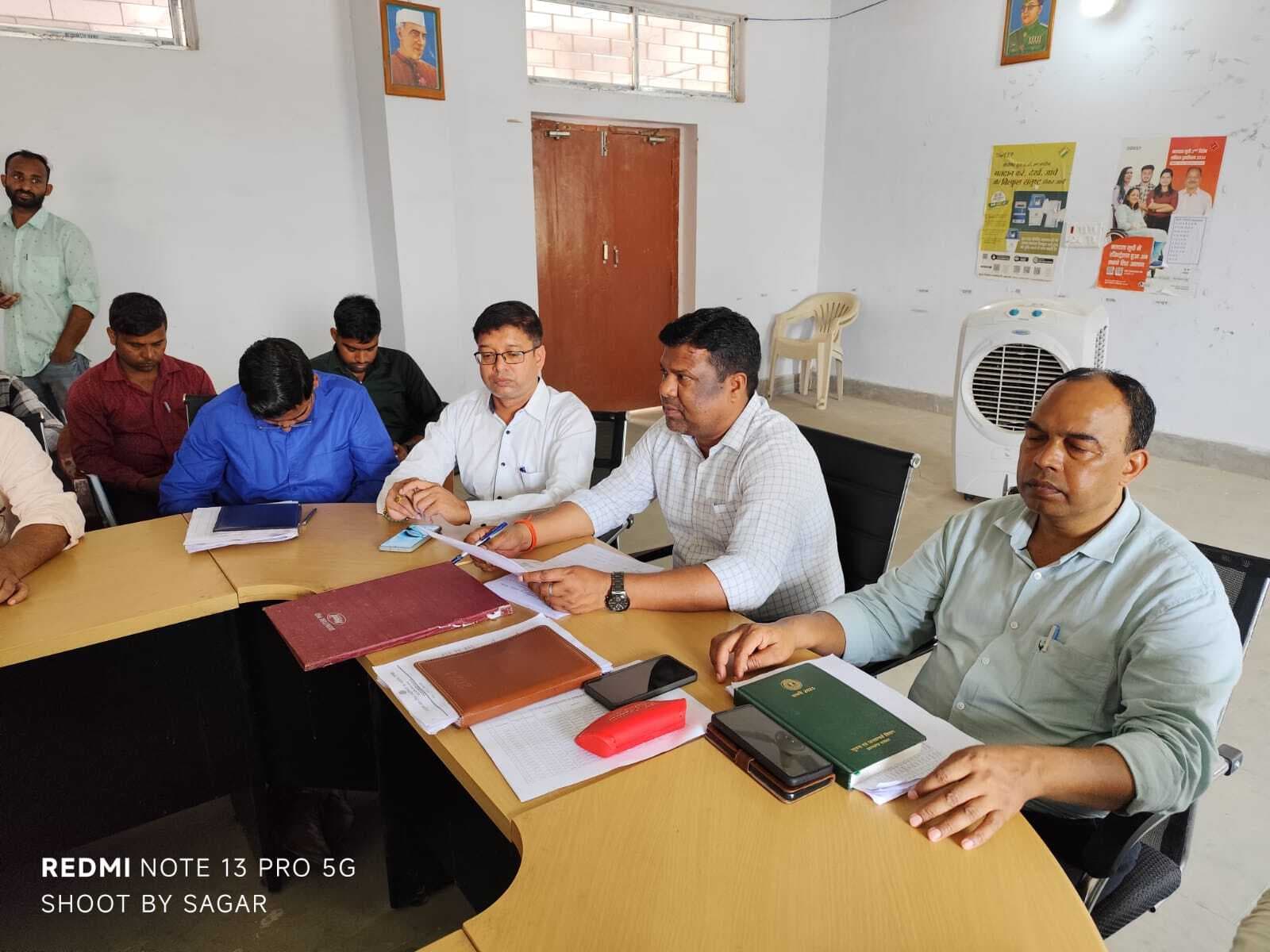 Giridih News : खराब पड़े चापाकलों को शीघ्र दुरुस्त करने का निर्देश