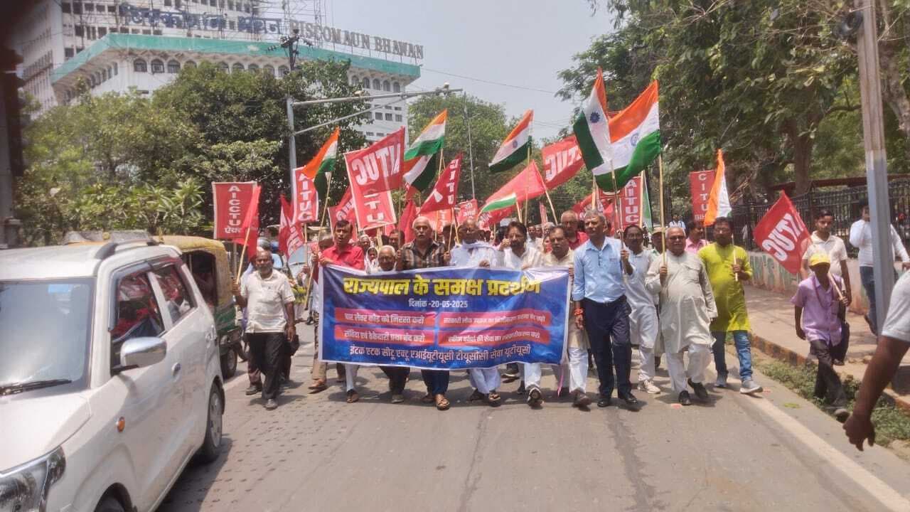 Patna News : ट्रेड यूनियनों ने नये श्रम कानूनों के खिलाफ प्रदर्शन किया, पुलिस के साथ नोक-झोंक