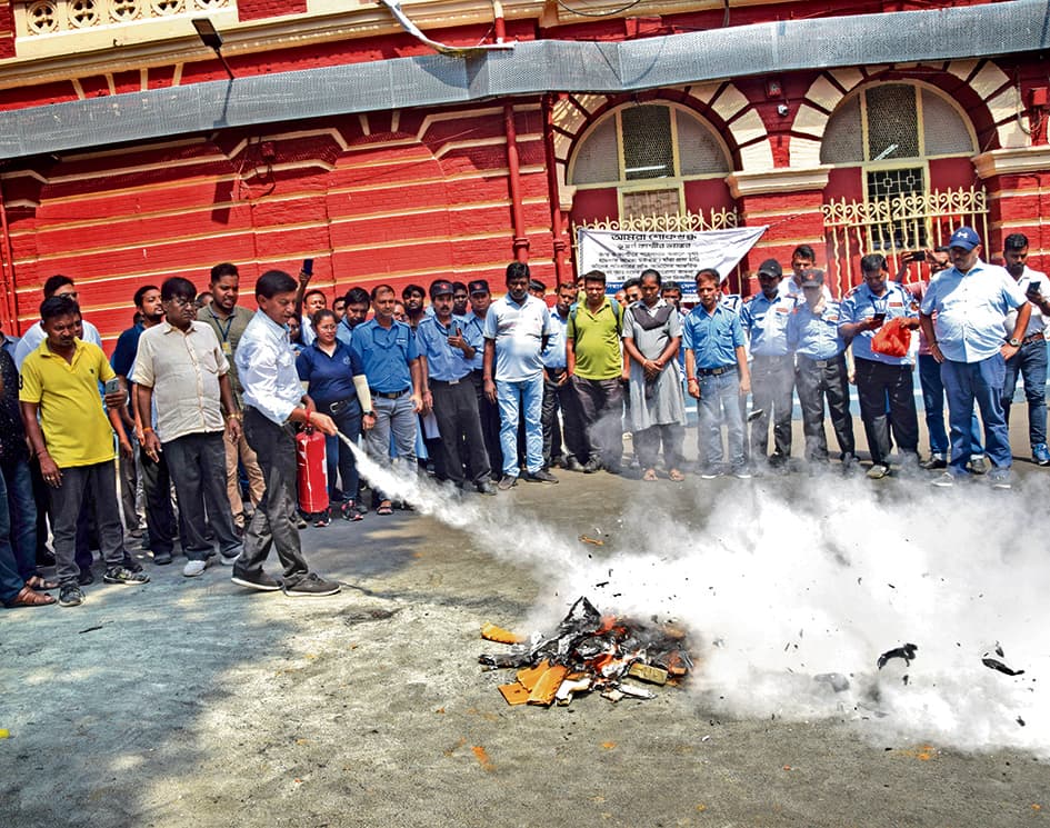 अगलगी से बचाव : निगम मुख्यालय में मॉक ड्रिल