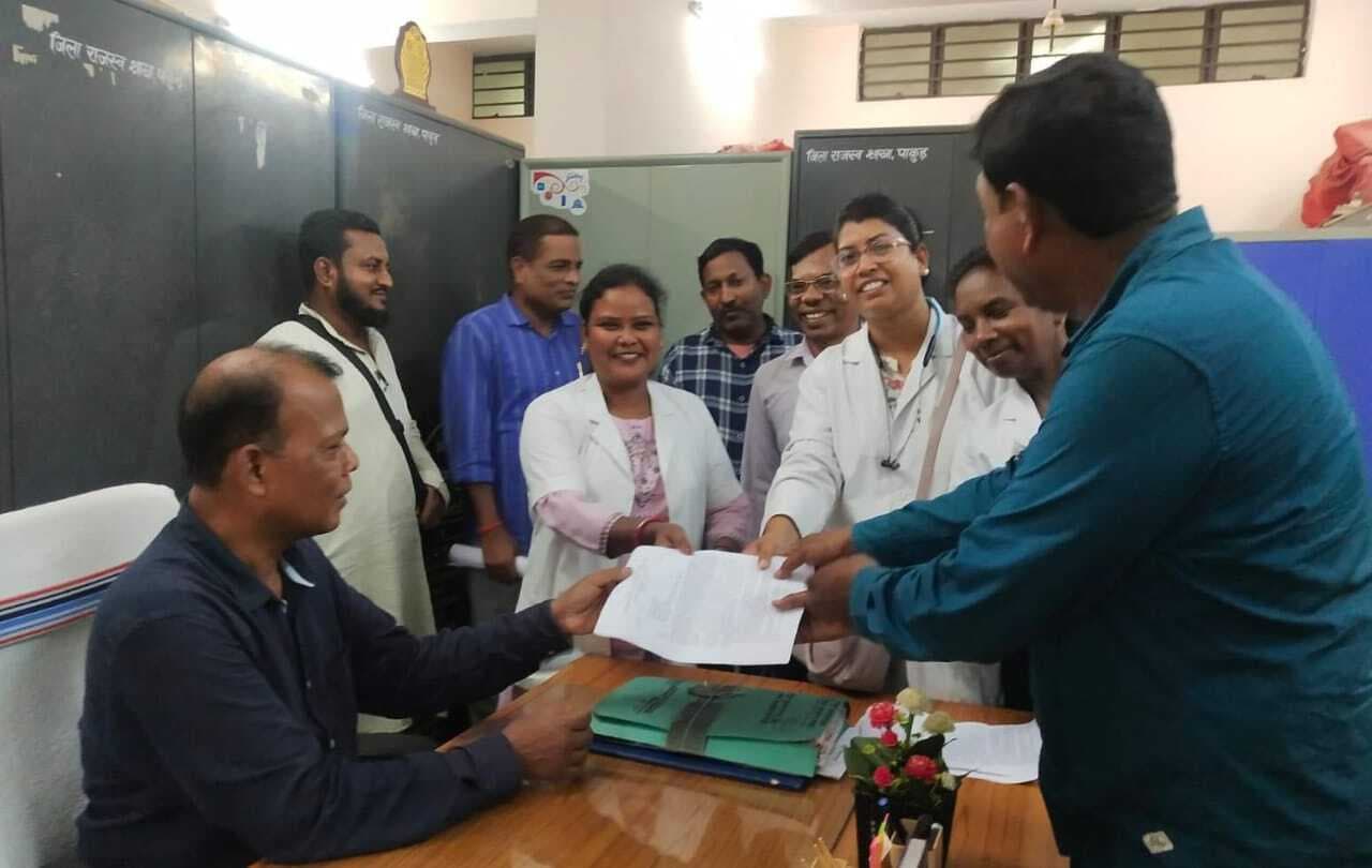 अराजपत्रित कर्मचारियों ने 20 सूत्री मांगों के समर्थन में सौंपा ज्ञापन