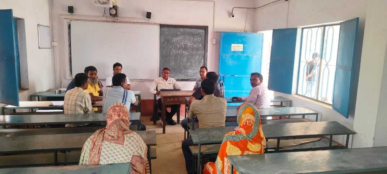 विद्यार्थियों-शिक्षकों के समय पर स्कूल पहुंचने पर चर्चा