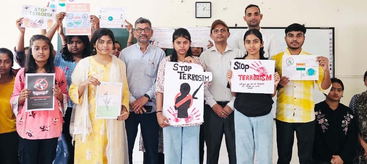 पूर्णिया कॉलेज में राष्ट्रीय आतंकवाद विरोध दिवस पर ली शपथ