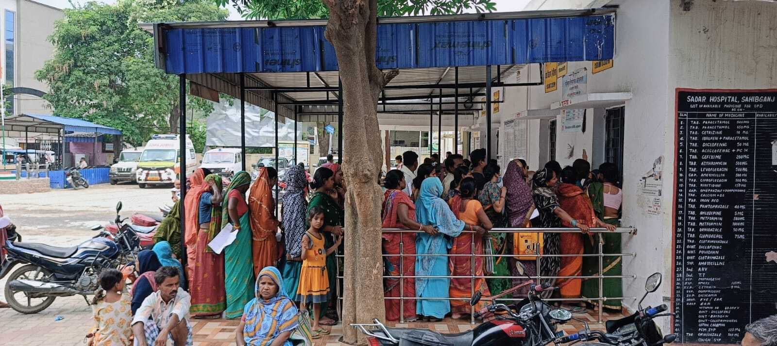 मलेरिया व डायरिया के बढ़े मरीज, एक ही दवा काउंटर से परेशानी