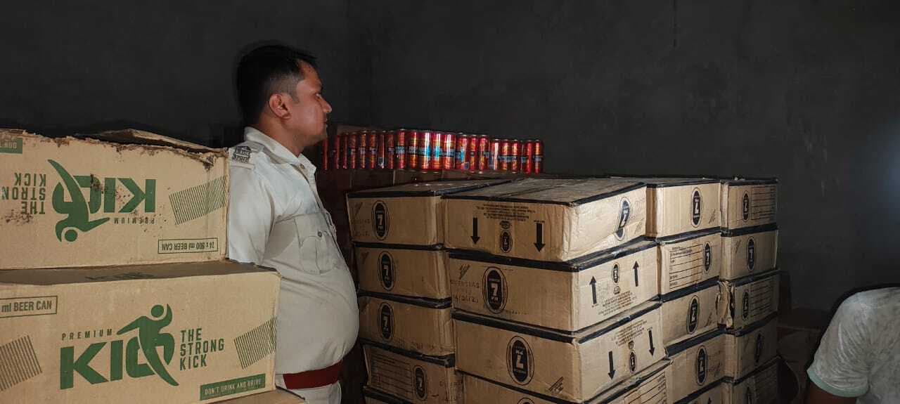 गुप्त सूचना पर हुई छापेमारी, 448 पेटी विदेशी शराब जब्त