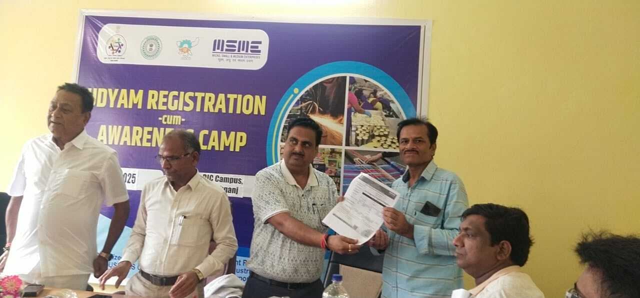 शिविर में उद्यमियों ने कराया रजिस्ट्रेशन