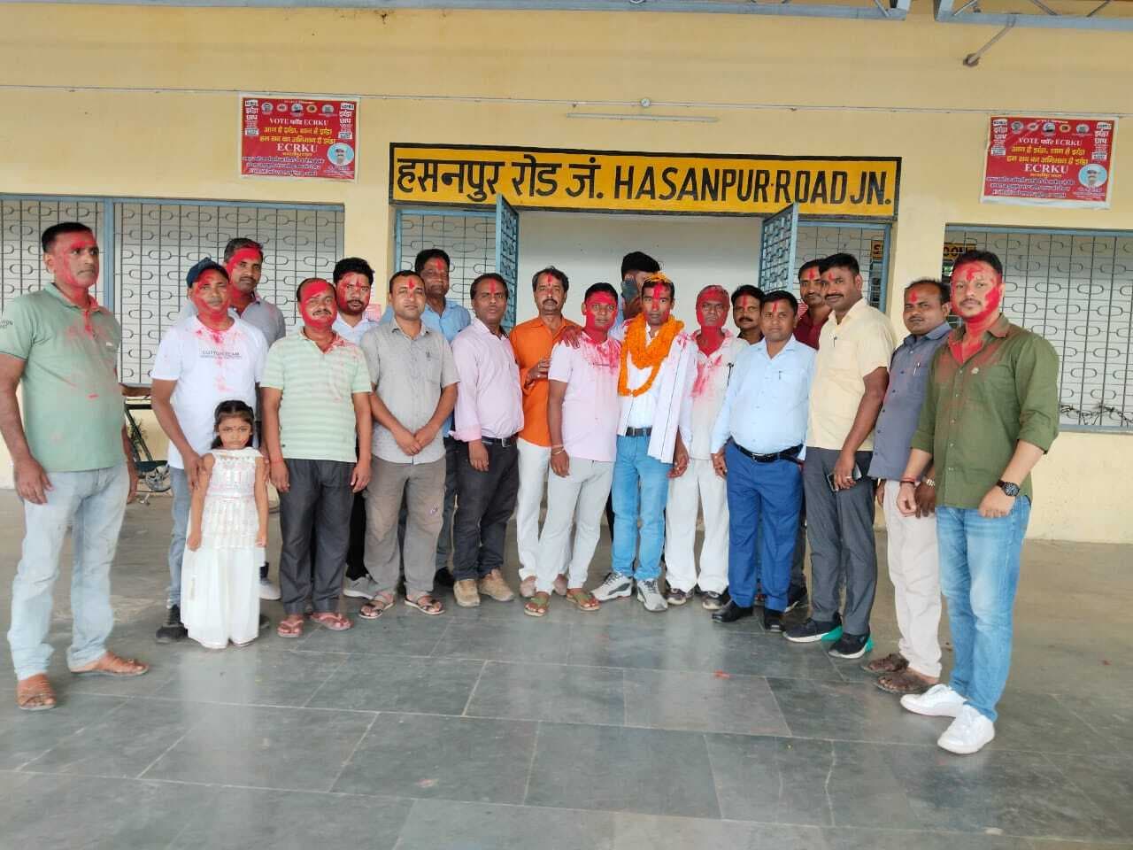 Samastipur News:स्थानांतरित कर्मी को दी गयी विदाई