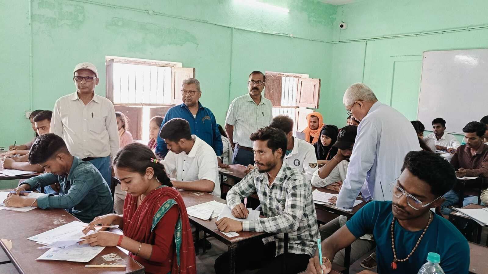 Samastipur News:स्नातक तृतीय सेमेस्टर की परीक्षा शांतिपूर्ण संपन्न