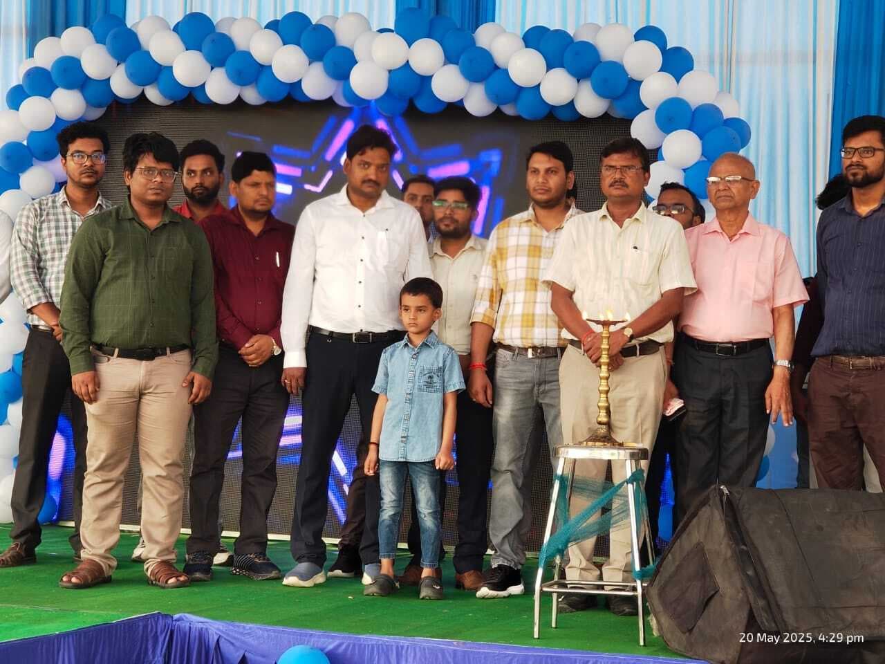 इंजीनियरिंग कॉलेज में फाइनल ईयर छात्रों को दी गयी विदाई