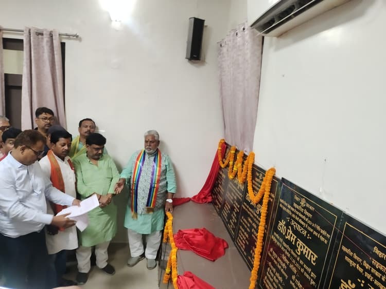 राज्य एवं केंद्र सरकार किसानों के हित में कर रही कार्यः मंत्री