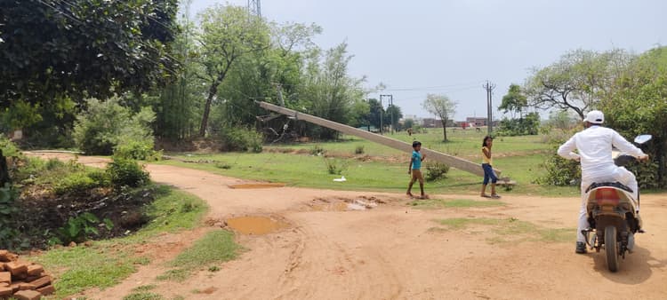 हाइटेंशन तार में फॉल्ट से कसरायडीह में पसरा है अंधेरा