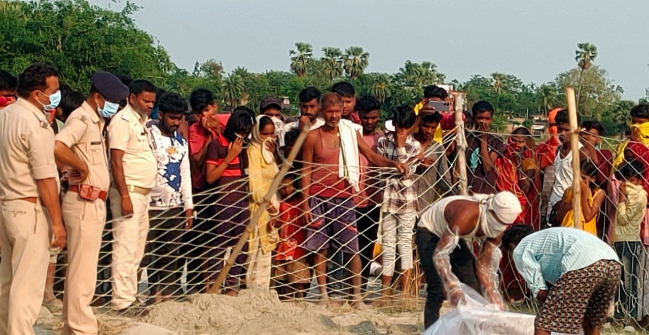 Muzaffarpur : युवक का सिर-पैर और हाथ काट शव जमीन में गाड़ा, बरामद
