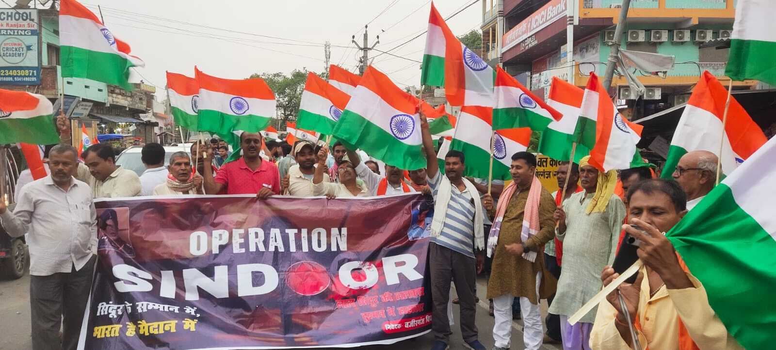 वजीरगंज में एनडीए ने निकाली तिरंगा यात्रा