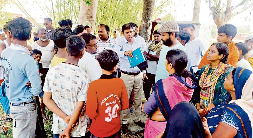 Koderma Anganwadi News : आंगनबाड़ी केंद्र में बच्चों को दिया खराब अंडा, बच्चे हुए बीमार, तो अभिभावकों ने किया हंगामा