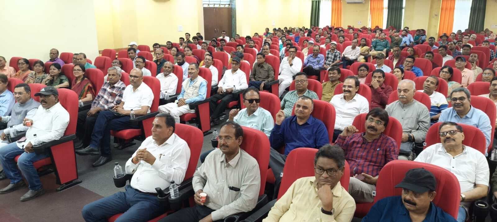 कुलपति प्रोफेसर कुनुल कंदीर का हुआ अभिनंदन, कहा- नेतृत्व भले हमारा, पर काम सभी को करना होगा.