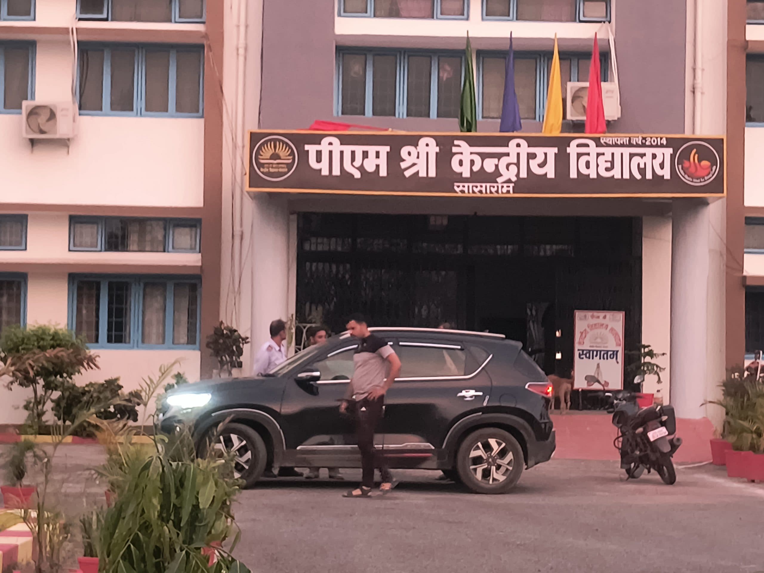 केंद्रीय विद्यालय का प्रिंसिपल 32 हजार रुपये घूस लेते गिरफ्तार