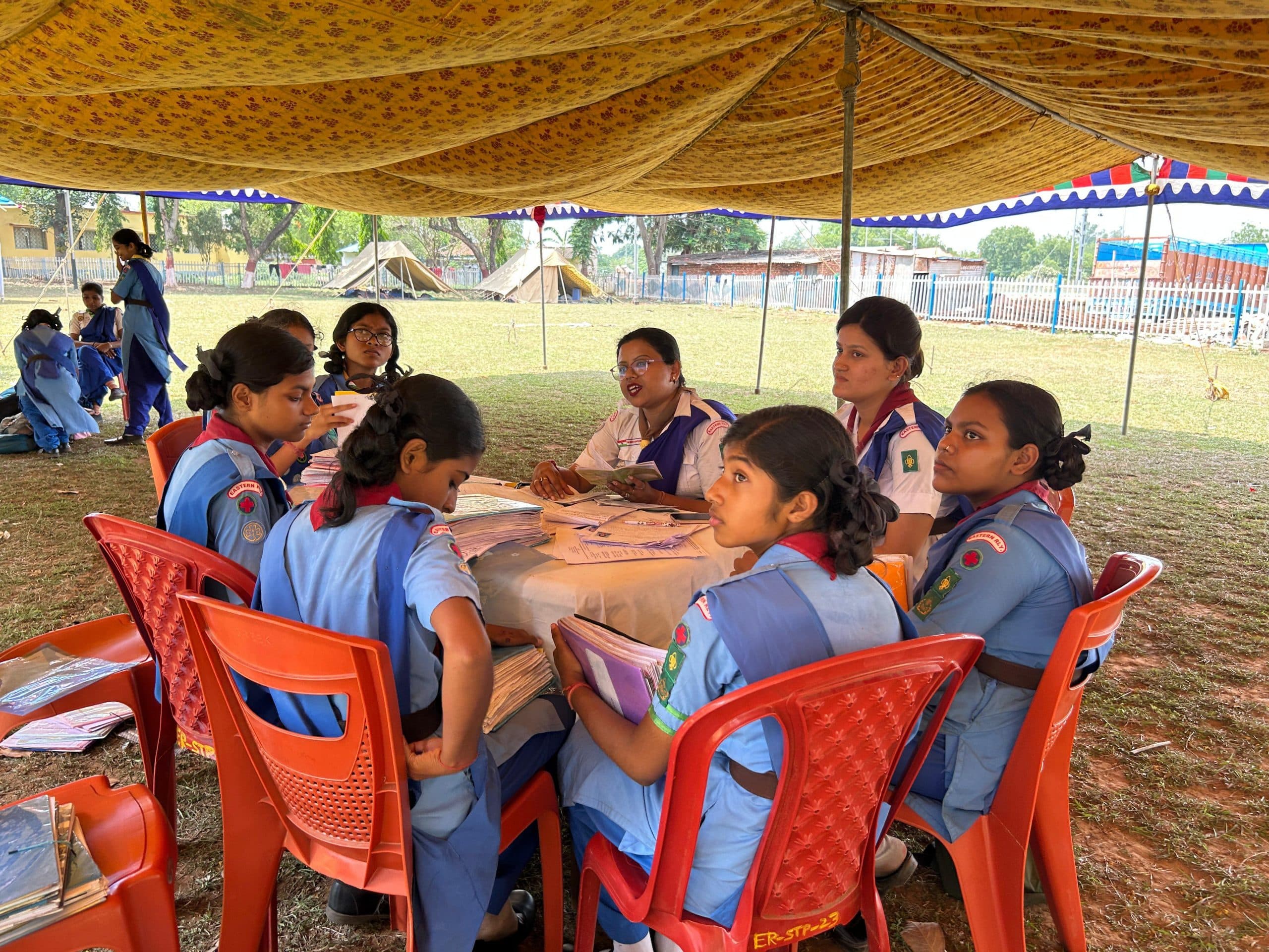 कैंप फायर के साथ स्काउट गाइड का प्रशिक्षण संपन्न