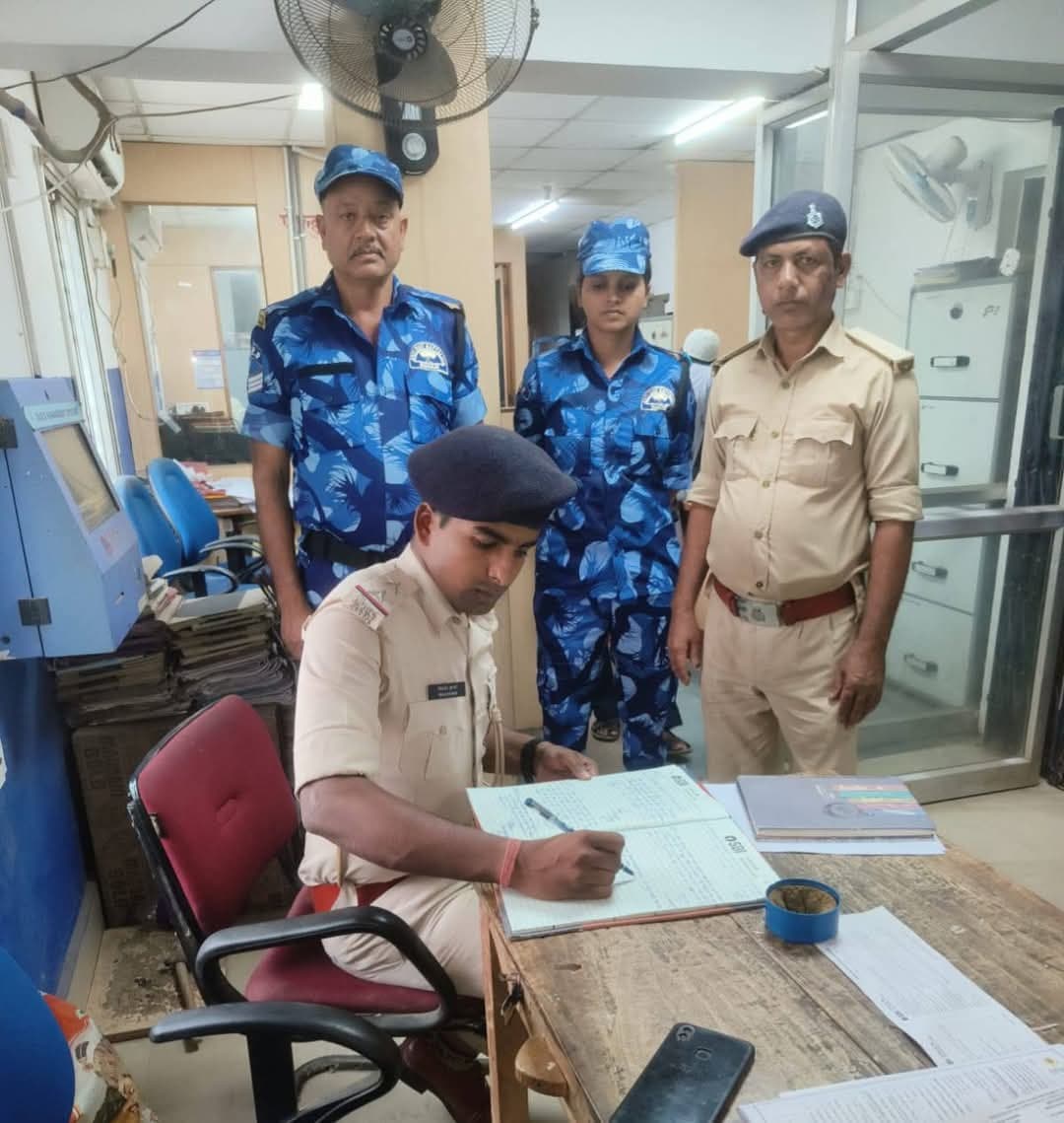 बैंक शाखाओं व वित्तीय प्रतिष्ठानों में पुलिस ले रही सुरक्षा व्यवस्था का जायजा